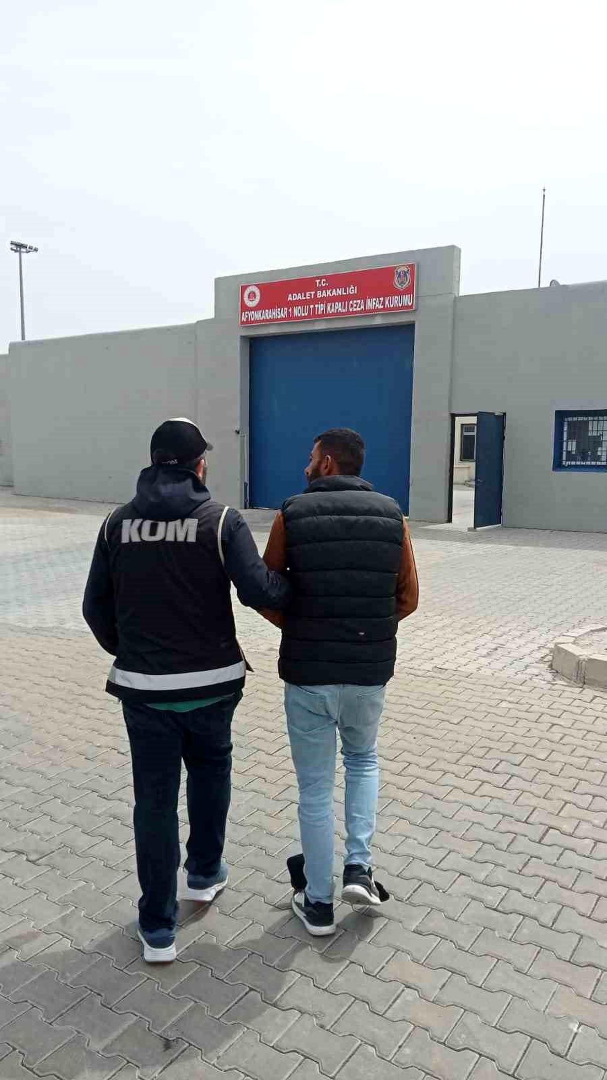 Afyonkarahisar\'da parada sahtecilik suçundan aranan şahıs yakalandı
