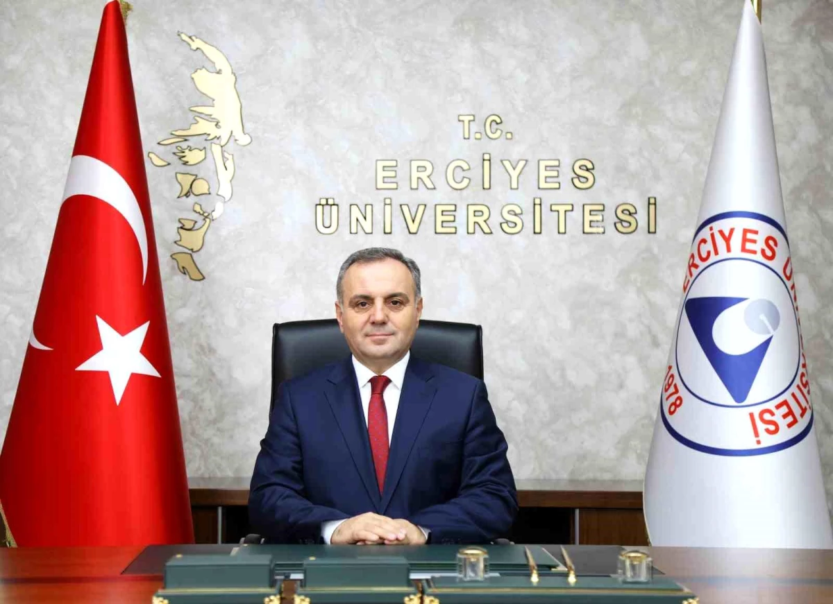 ERÜ Rektörü Prof. Dr. Fatih Altun, 19 Mayıs\'ı kutladı