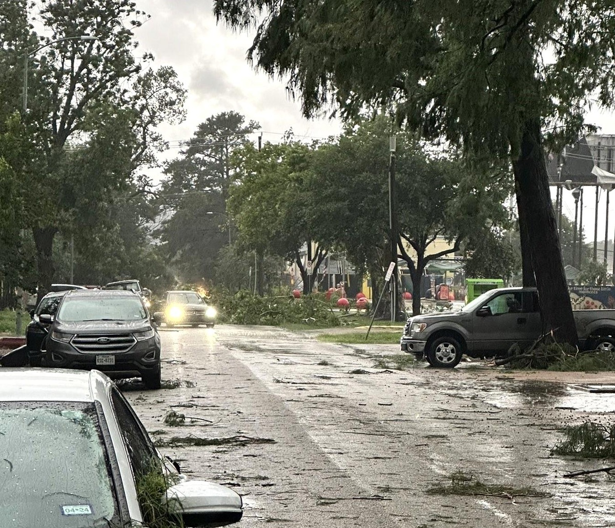 ABD\'nin Texas Eyaletinde Hortum: 4 Kişi Hayatını Kaybetti, 800 Binden Fazla Ev Elektriksiz