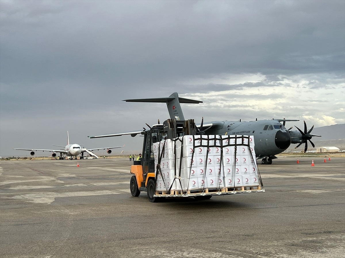 Türkiye\'den Afganistan\'a 24 Ton İnsani Yardım