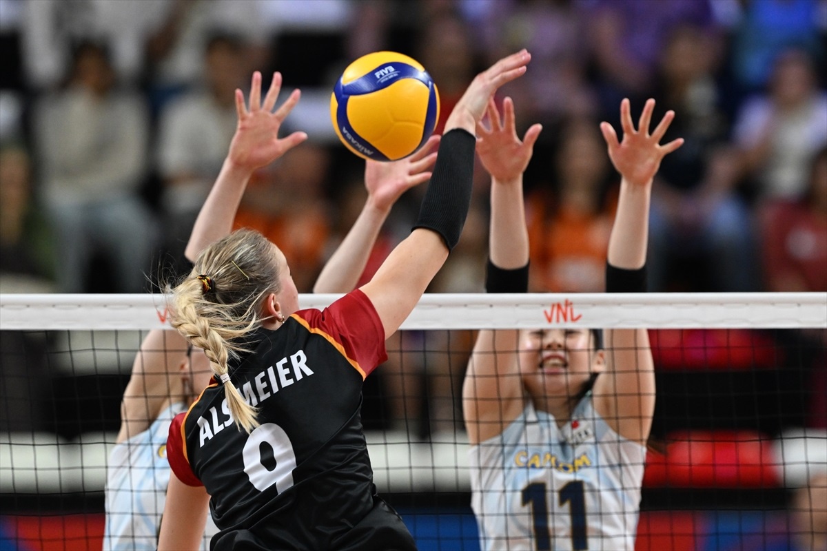 Japonya, Almanya\'yı 3-0 yenerek Milletler Ligi\'nde üçte üç yaptı