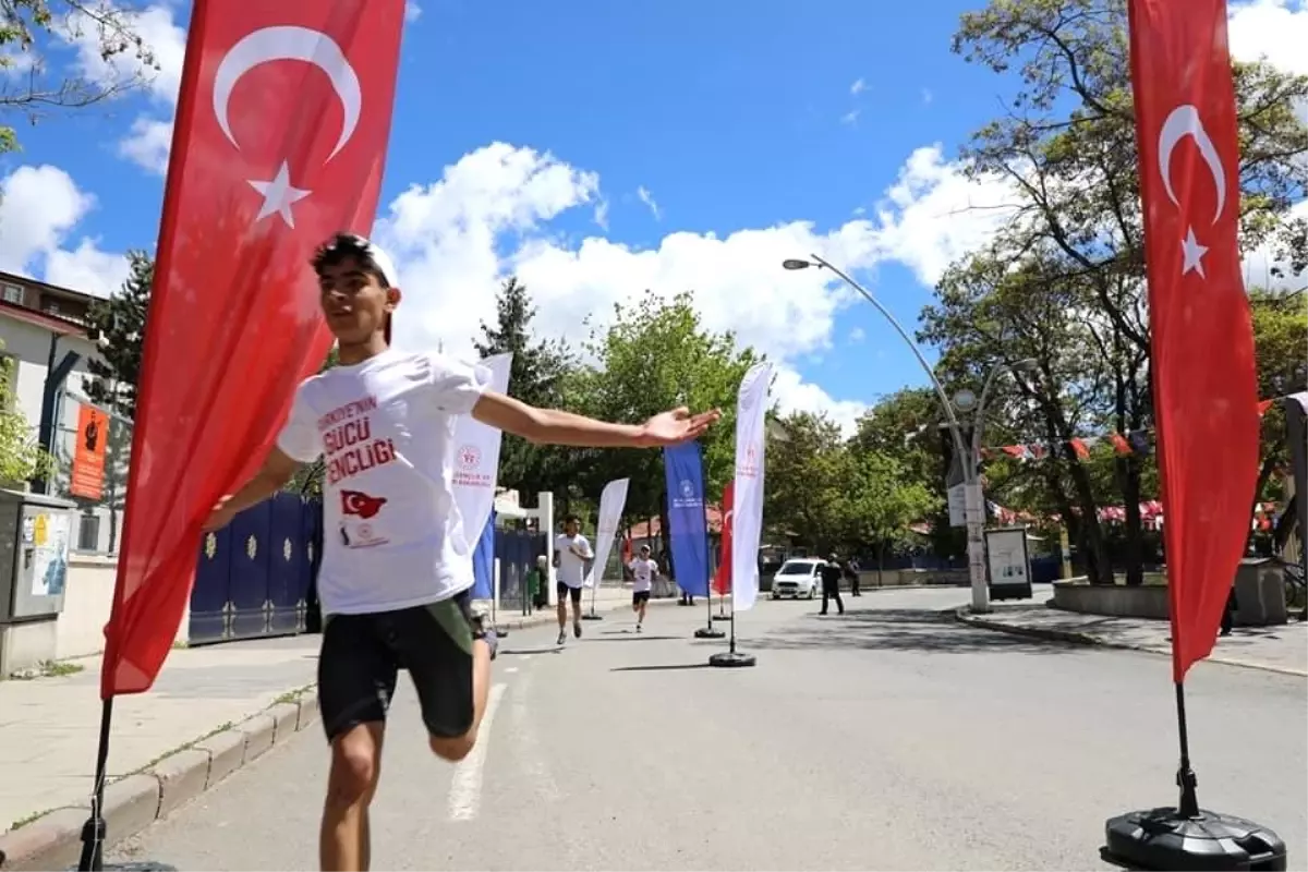 Ağrı\'da Gençlik Haftası etkinlikleri kapsamında sportif yarışmalar düzenlendi