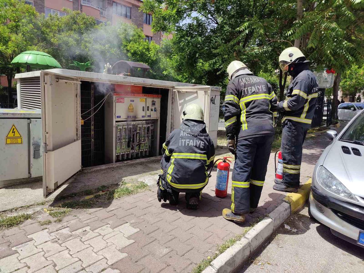 Aksaray\'da Çocuk Parkında Elektrik Panosu Patladı ve Yangın Çıktı