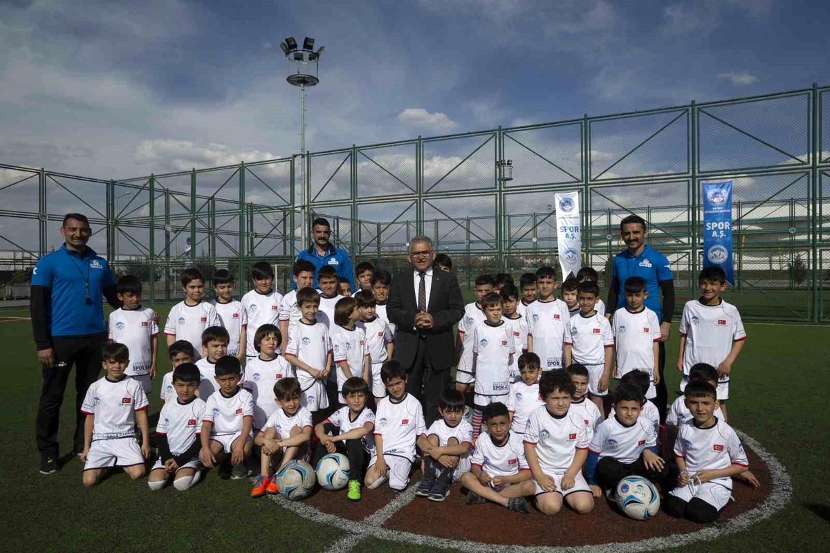 Kayseri Büyükşehir Belediye Başkanı Gençlere Yönelik Hizmetlerden Bahsetti
