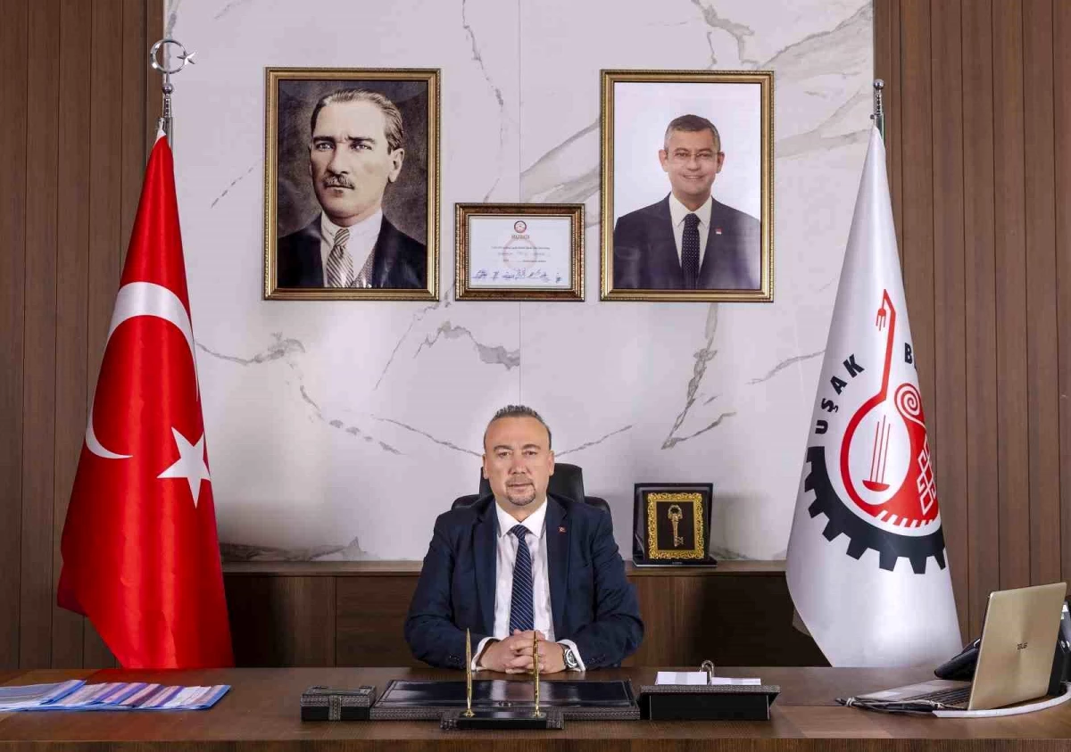 Uşak Belediye Başkanı Özkan Yalım 19 Mayıs\'ı Kutladı