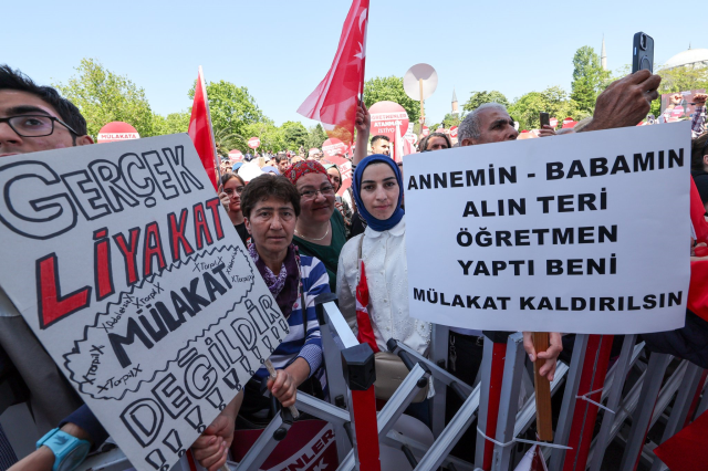 CHP lideri Özel, Erdoğan'a seslendi: Madem atamayacaktın, bu 1 milyon günahsızı niye okuttun?