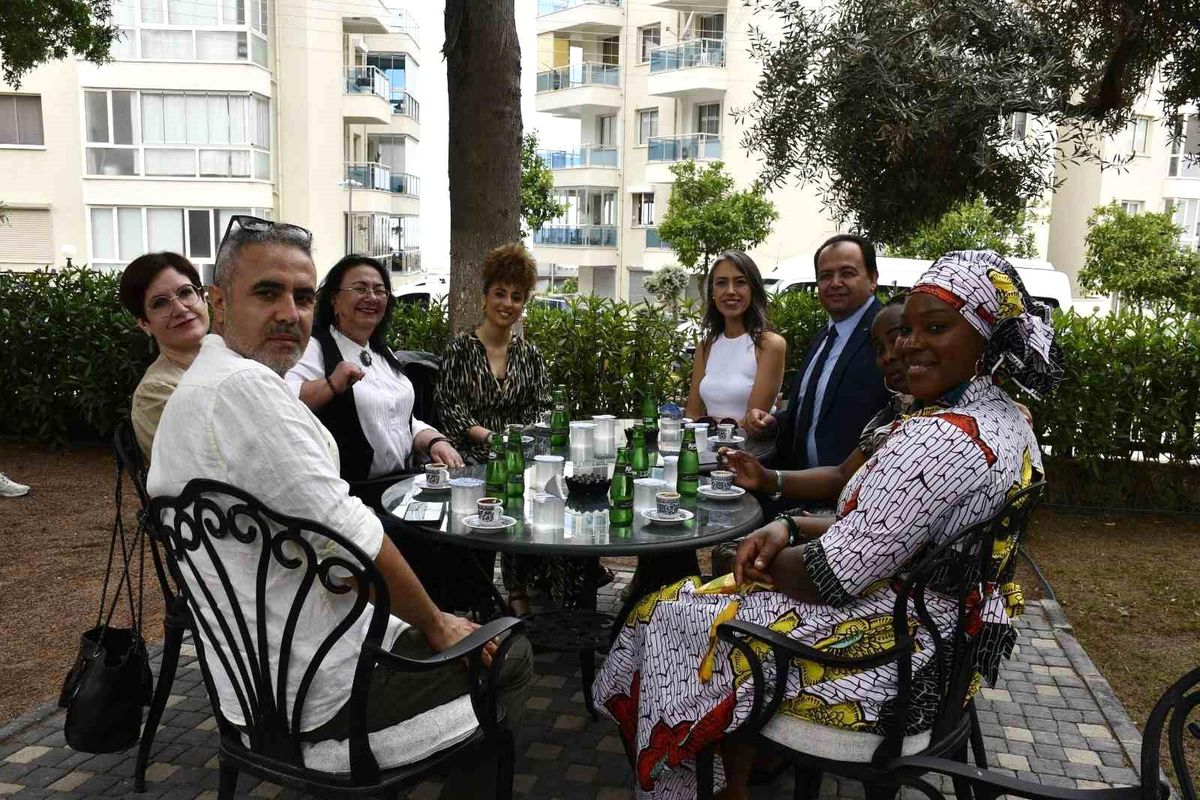 Kuşadası\'nın Fransa\'daki Kardeş Şehri Creil\'den Gelen Heyet Kenti Gezdi