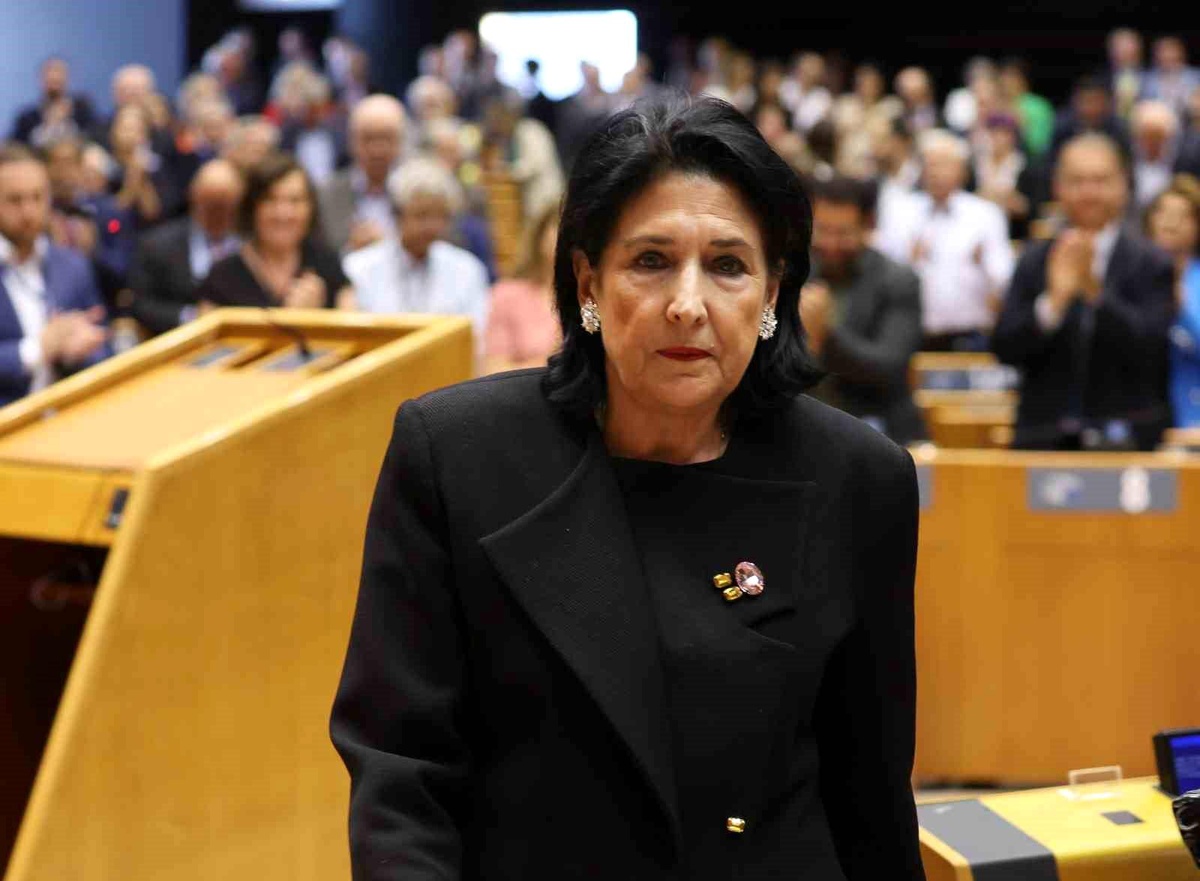 Gürcistan Cumhurbaşkanı \'Yabancı etkinin şeffaflığı\' yasasını veto etti
