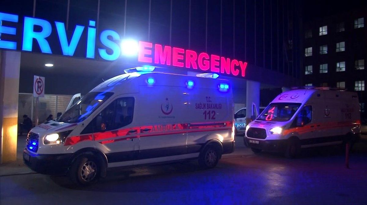 Erzincan\'da Otomobil Takla Attı: 2 Kişi Yaralandı