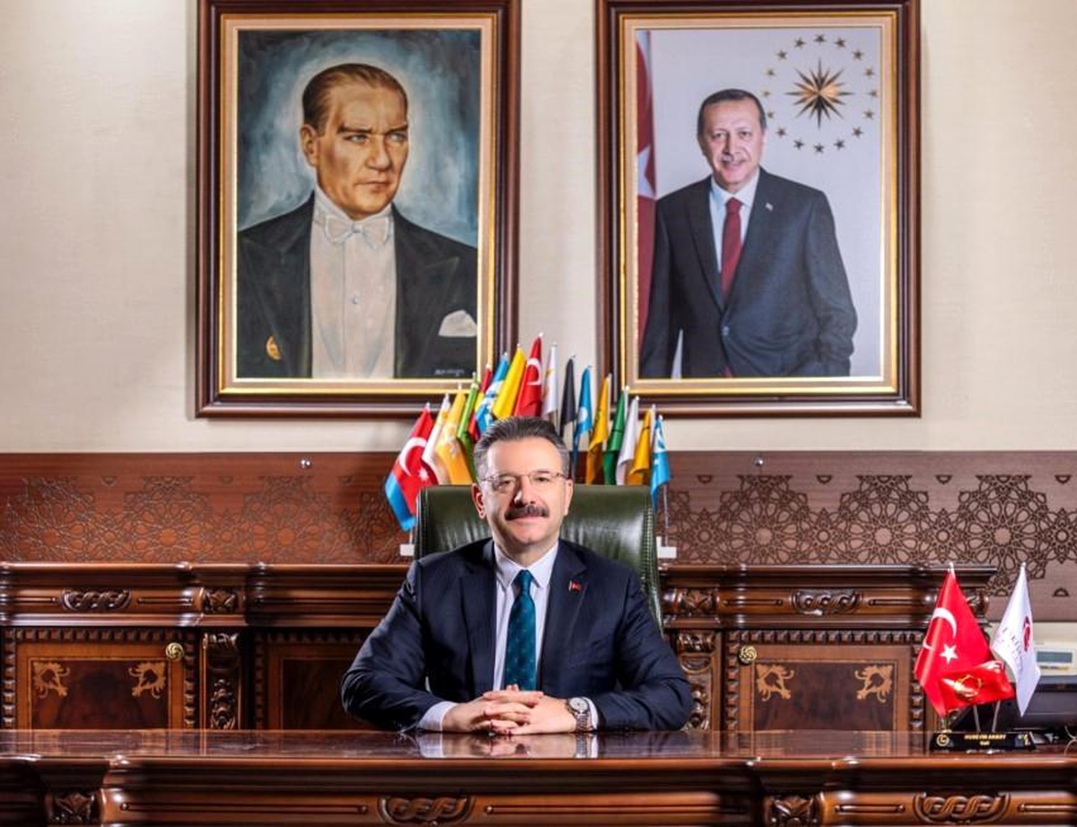 Eskişehir Valisi Hüseyin Aksoy, 19 Mayıs Atatürk\'ü Anma, Gençlik ve Spor Bayramı\'nda gençlere hitap etti