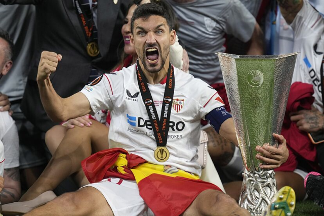 Futbol tarihinde eşi benzeri yok! Sevilla, Jesus Navas ile ömür boyu sözleşme imzaladı