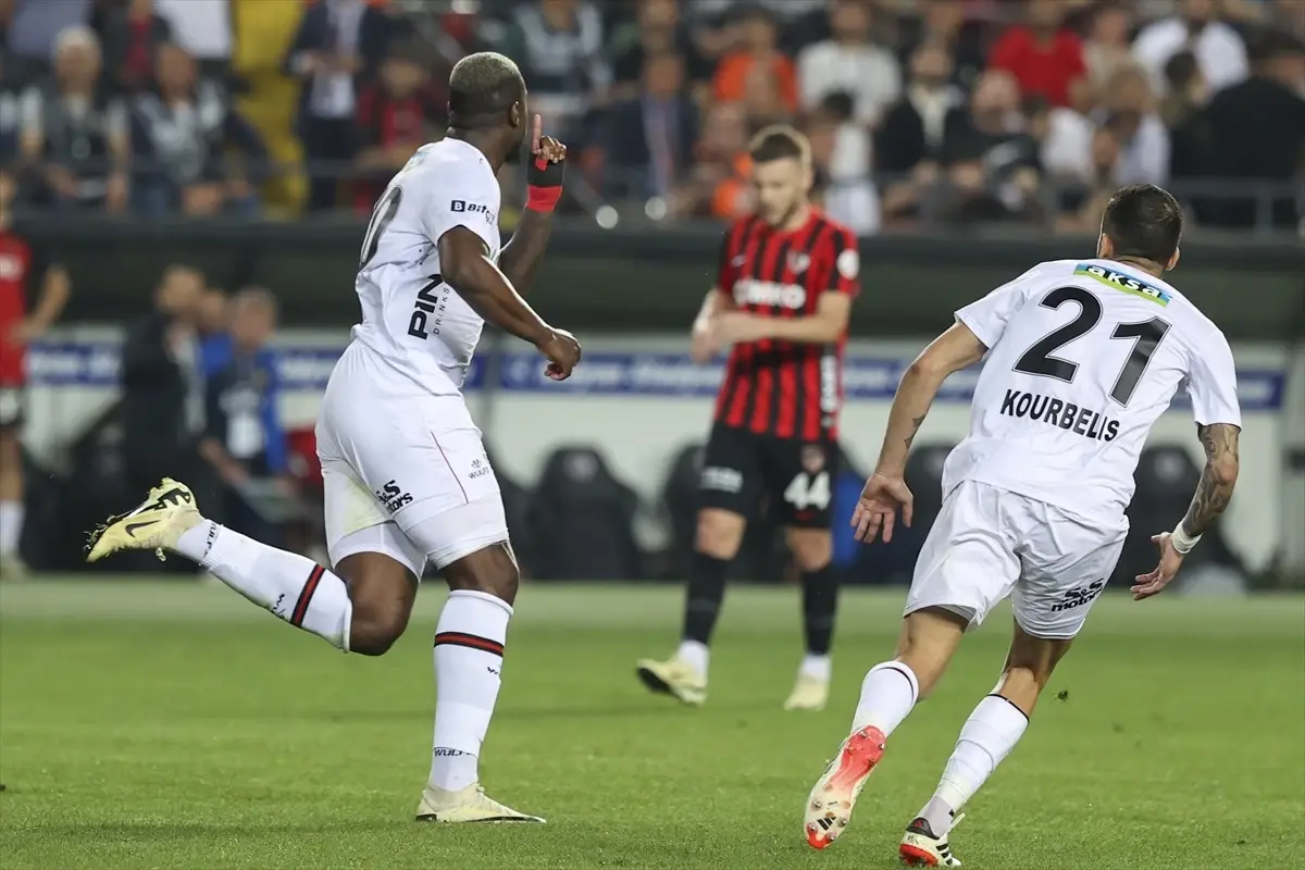 Gaziantep FK, VavaCars Fatih Karagümrük\'ü 3-1 Yendi