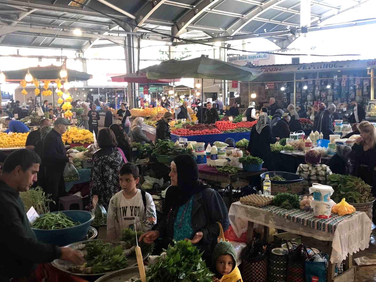 Zonguldak Halk Pazarında Fiyatlar Düştü