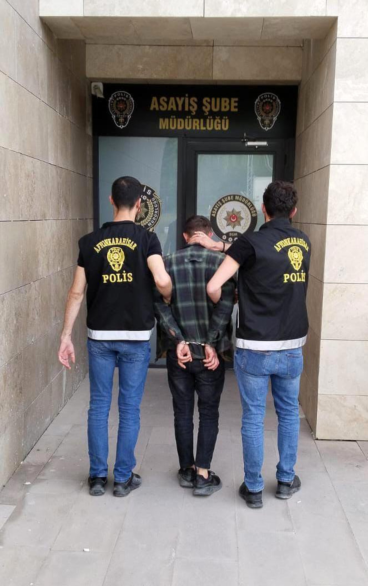 Afyonkarahisar\'da 10 yıl 10 ay hapis cezası ile aranan şahıs yakalandı