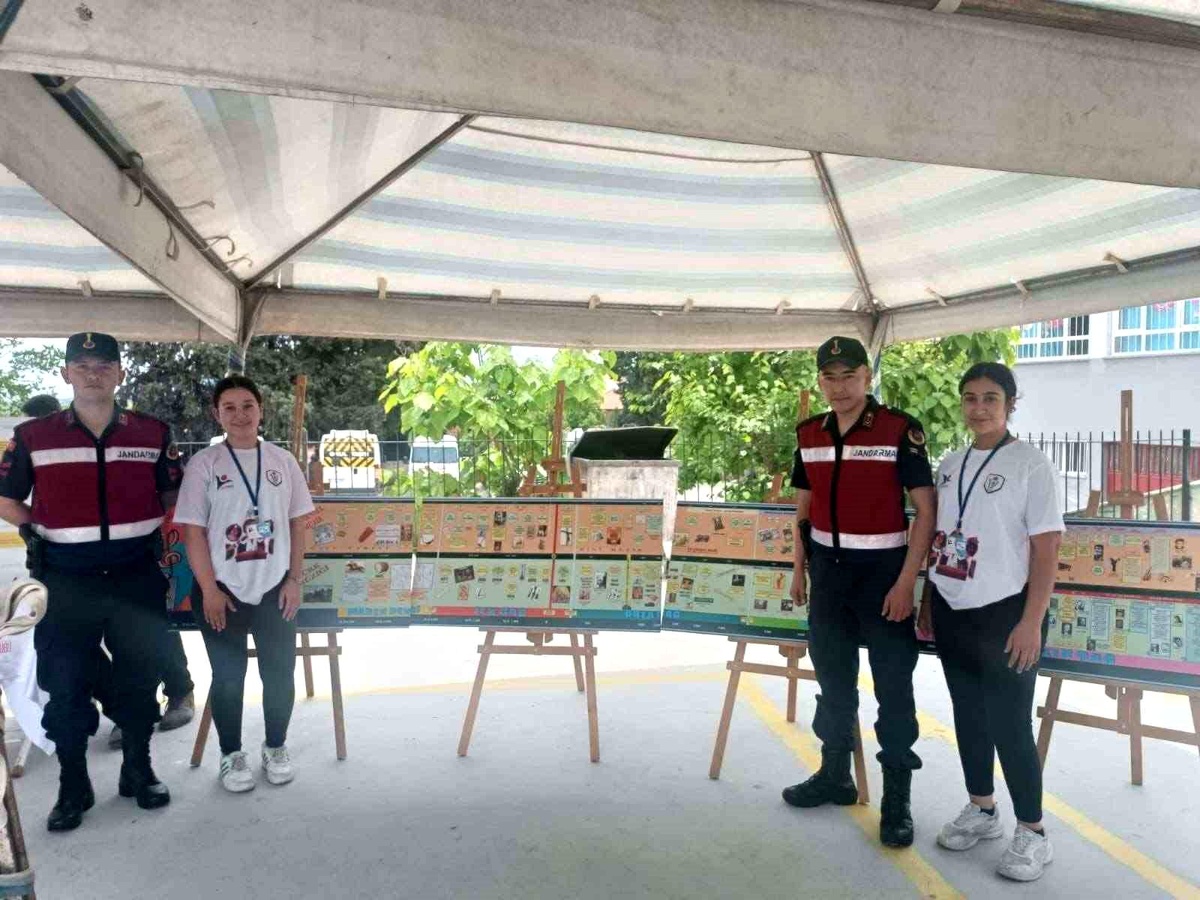 Aydın\'da Jandarma, Öğrencilerin Bilim Festivali\'ne Destek Verdi