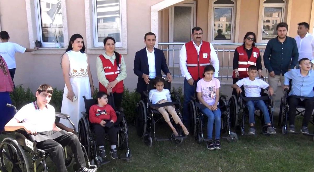 Türk Kızılay Derneği Şırnak Şubesi, Silopi\'de 9 engelliye tekerlekli sandalye dağıttı
