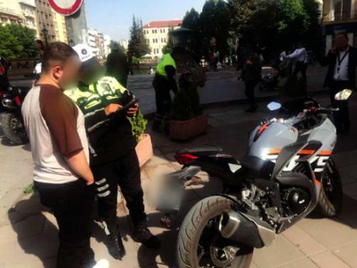 Eskişehir\'de 100 Motosiklet ve Motorlu Bisiklet Sürücüsüne Cezai İşlem Uygulandı
