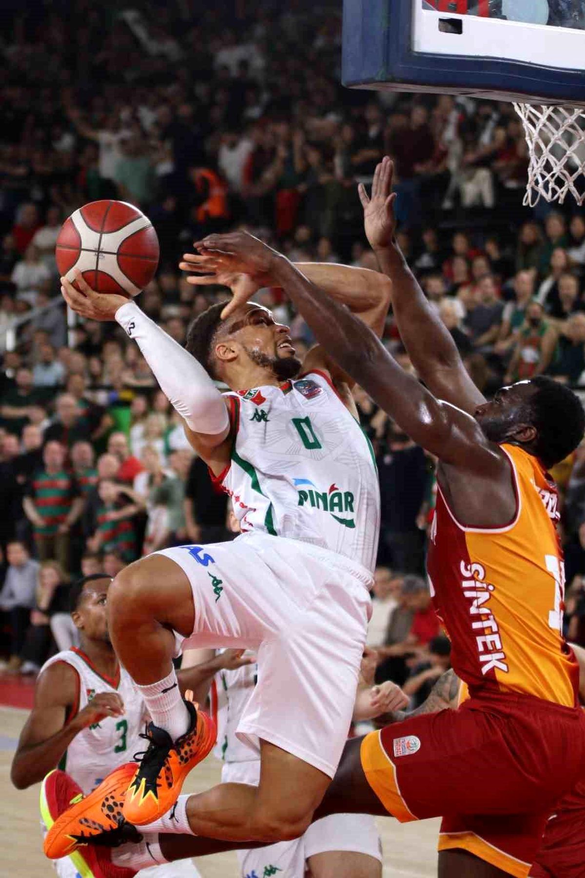 P. Karşıyaka\'nın ABD\'li oyuncusu Jaylon Brown\'un sakatlığı açıklandı