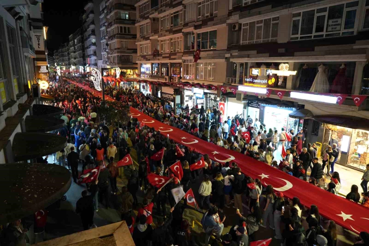 Samsun\'da Fener Alayı ve Gençlik Haftası Yürüyüşü Düzenlendi