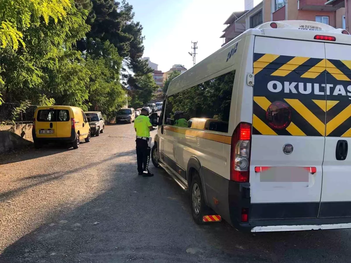 Sinop\'ta Çocuk ve Gençlerin Korunmasına Yönelik Denetimlerde 3 Servis Aracına Trafik Cezası