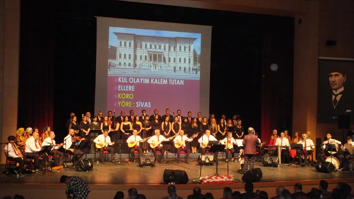 Sivas İl Kültür ve Turizm Müdürlüğü Türk Halk Müziği Korosu Müzeler Haftası\'nda konser verdi