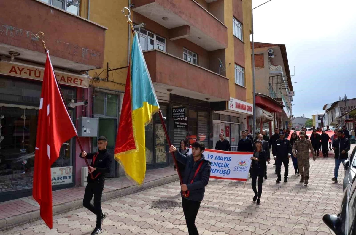 Erzincan\'da 19 Mayıs kutlamaları kapsamında Gençlik Yürüyüşü düzenlendi