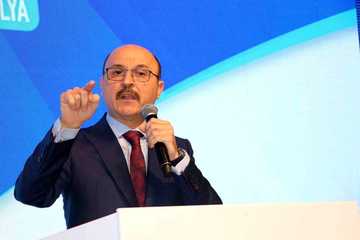 Türk Eğitim-Sen Genel Başkanı Talip Geylan, 19 Mayıs\'ı kutladı
