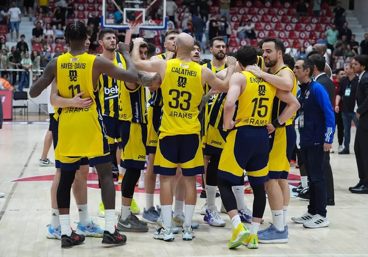 Fenerbahçe Beko, Aliağa Petkimspor\'u 100-71 yenerek yarı finale yükseldi