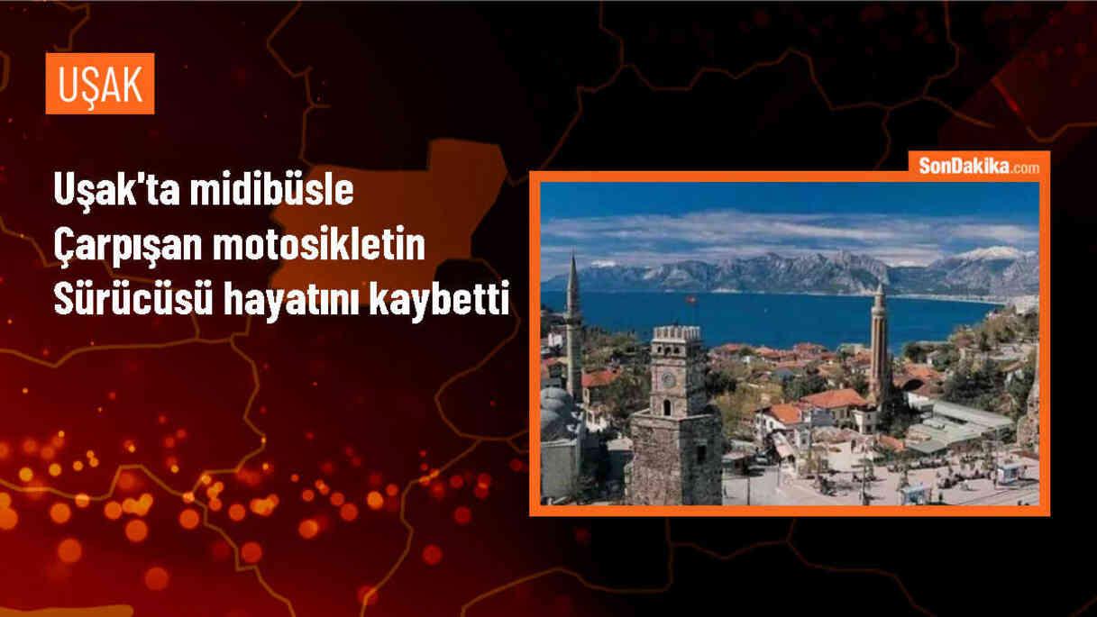 Uşak\'ta Midibüs ile Motosiklet Çarpışması: Motosiklet Sürücüsü Hayatını Kaybetti