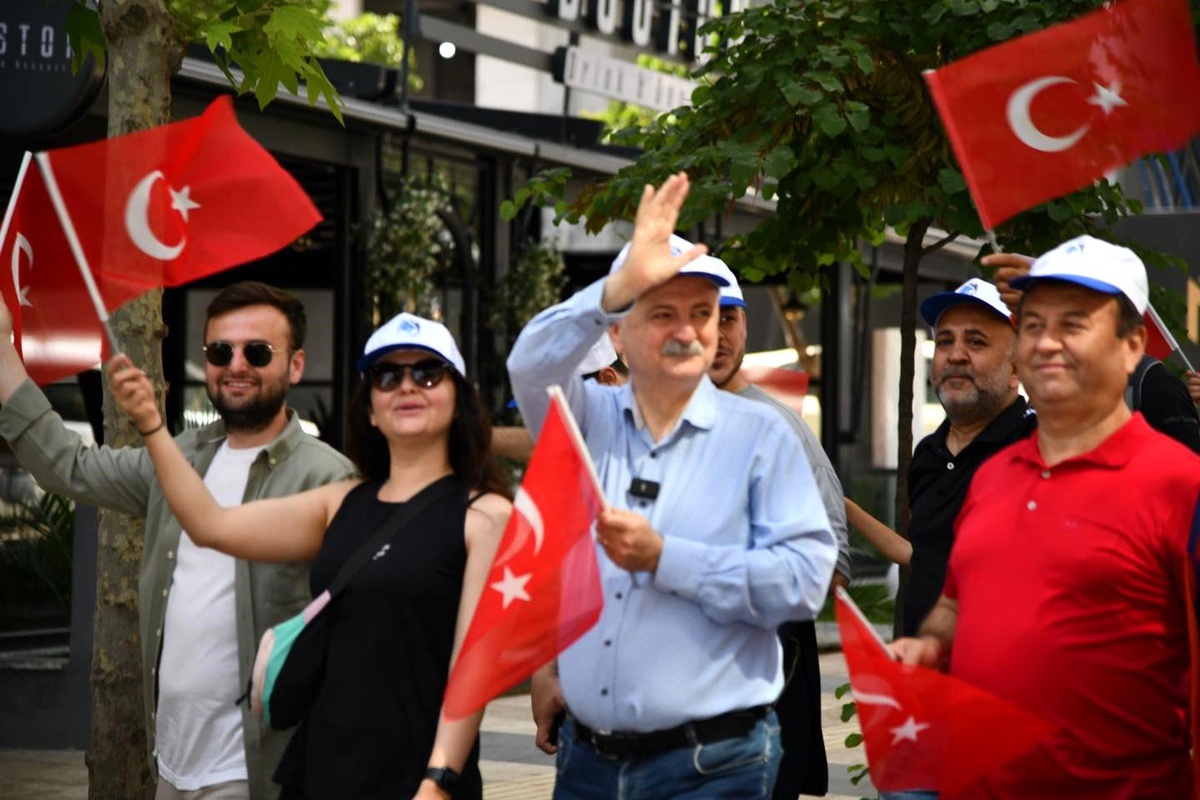Yunusemre Belediyesi\'nden Ata\'ya Saygı Yürüyüşü