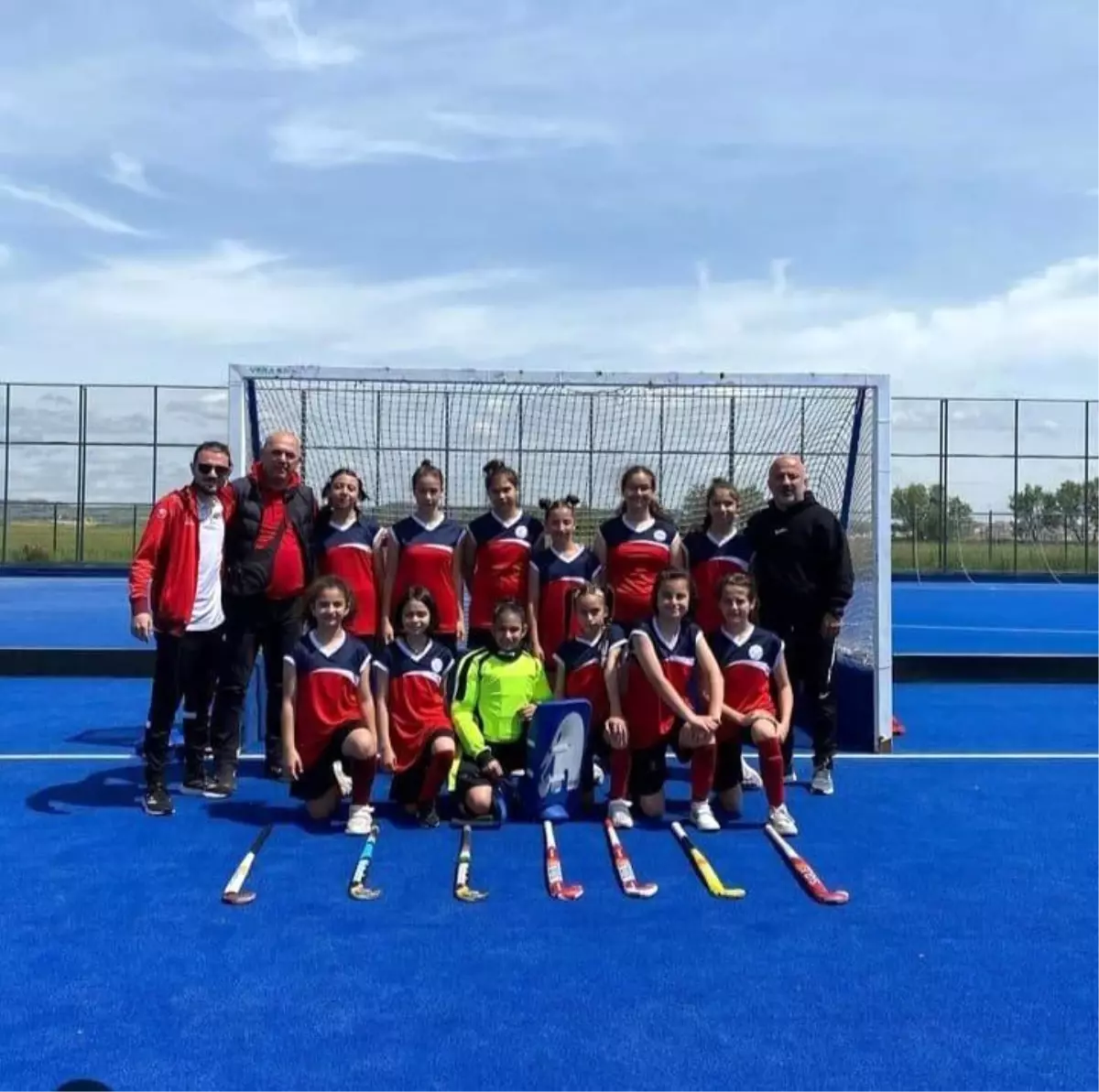 Zonguldak Gazi Mustafa Kemal Ortaokulu Küçük Kızlar Hokey Takımı Bölge Birincisi Oldu