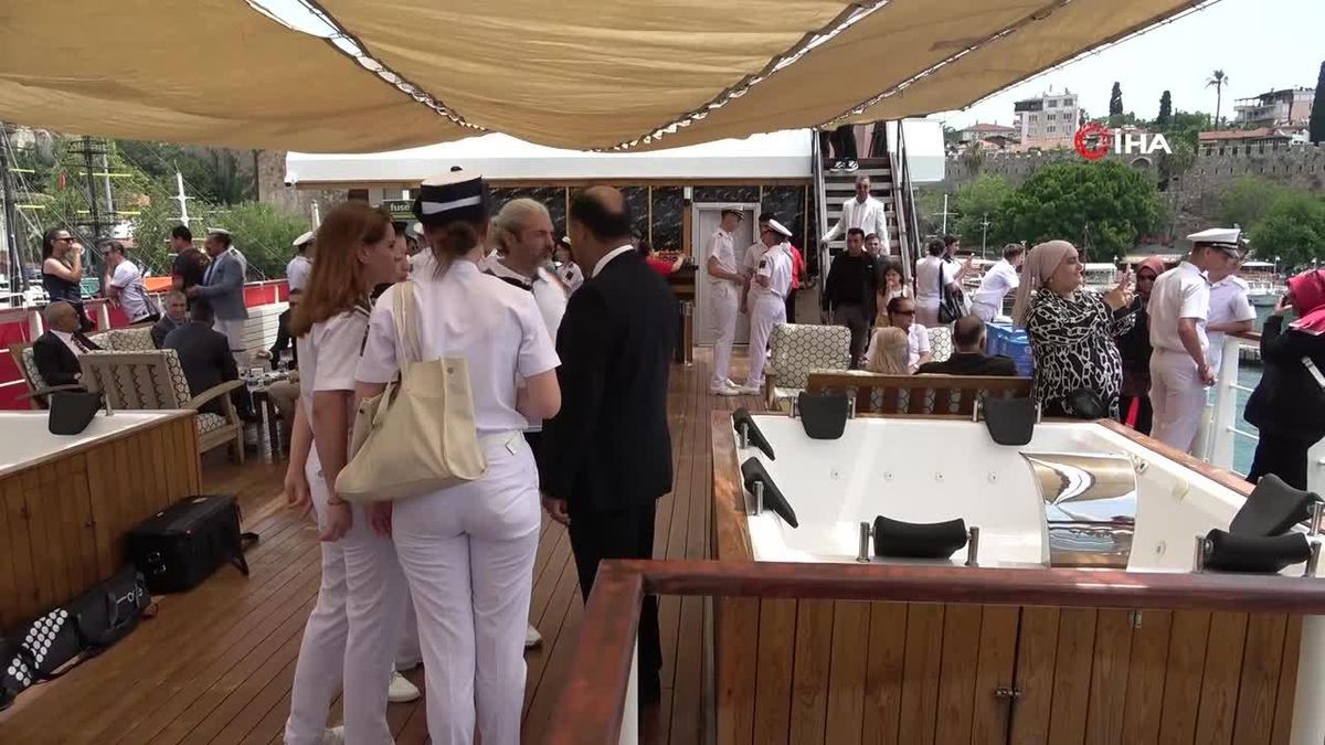 Antalya\'da deniz korteji Denizde 19 Mayıs coşkusu