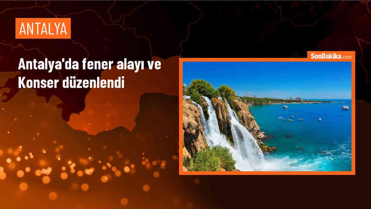 Antalya\'da 19 Mayıs etkinlikleri kapsamında fener alayı ve konser düzenlendi