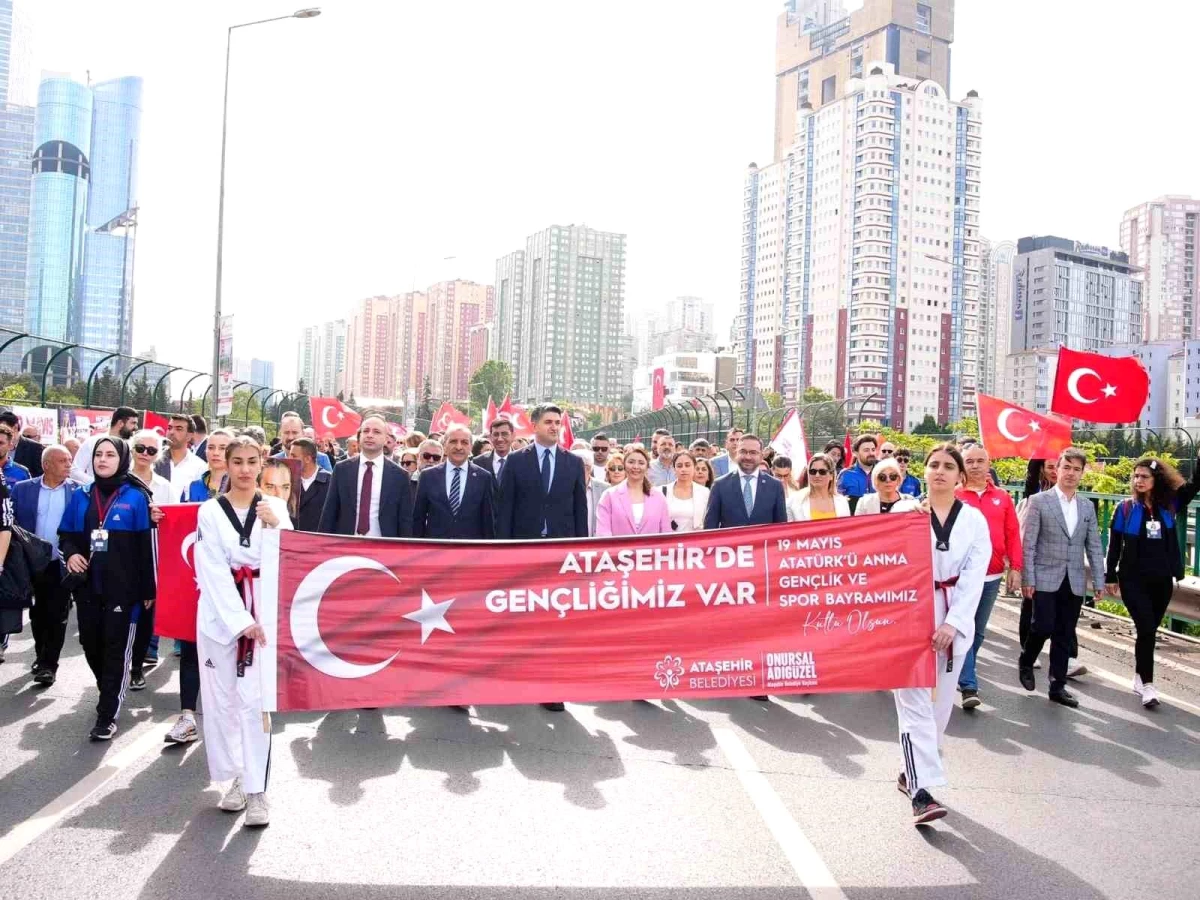 Ataşehir\'de 19 Mayıs kutlaması çelenk sunma töreni ile başladı