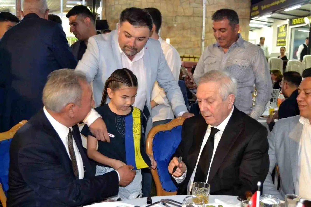 Aziz Yıldırım, Fenerbahçeliler Derneği Başkanının Oğlunun Düğününe Katıldı