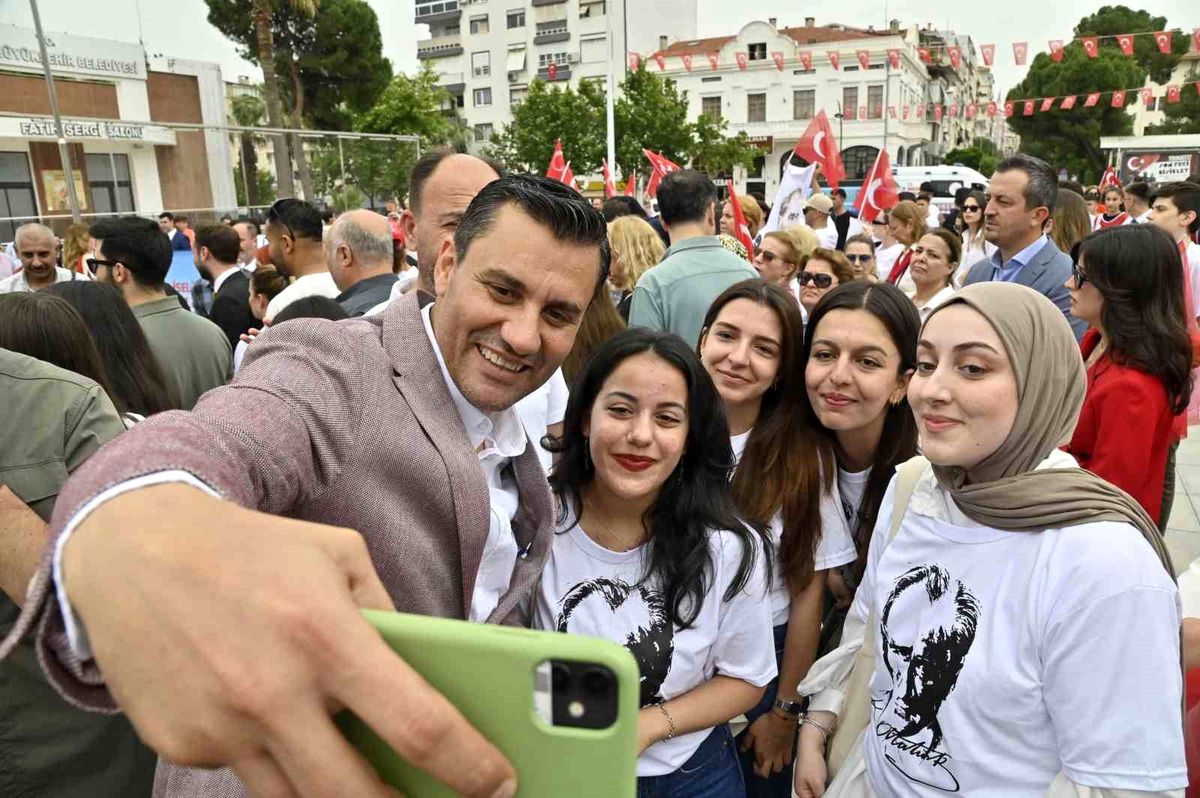 Manisa\'da 19 Mayıs Atatürk\'ü Anma Programı Düzenlendi