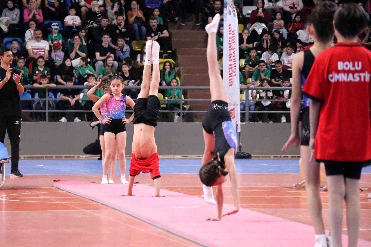 Bolu\'da 19 Mayıs Atatürk\'ü Anma, Gençlik ve Spor Bayramı Coşkuyla Kutlandı