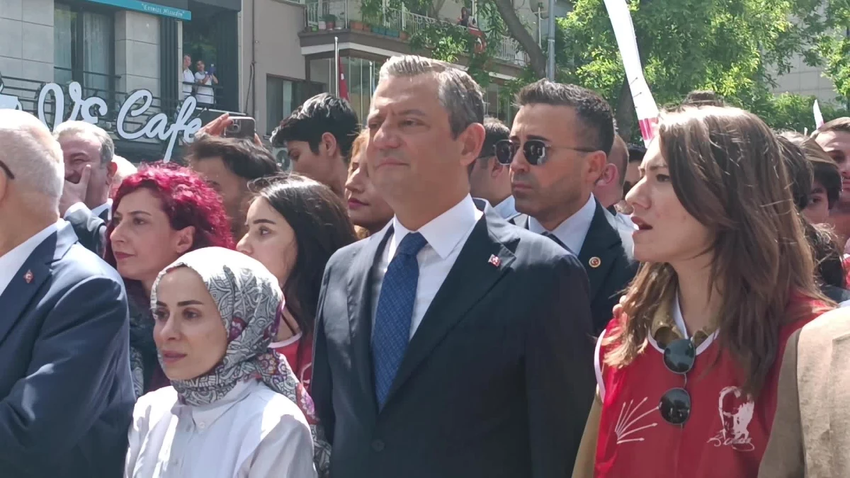 CHP Genel Başkanı Özgür Özel 19 Mayıs\'ta Büyük Gençlik Yürüyüşü\'ne Katıldı