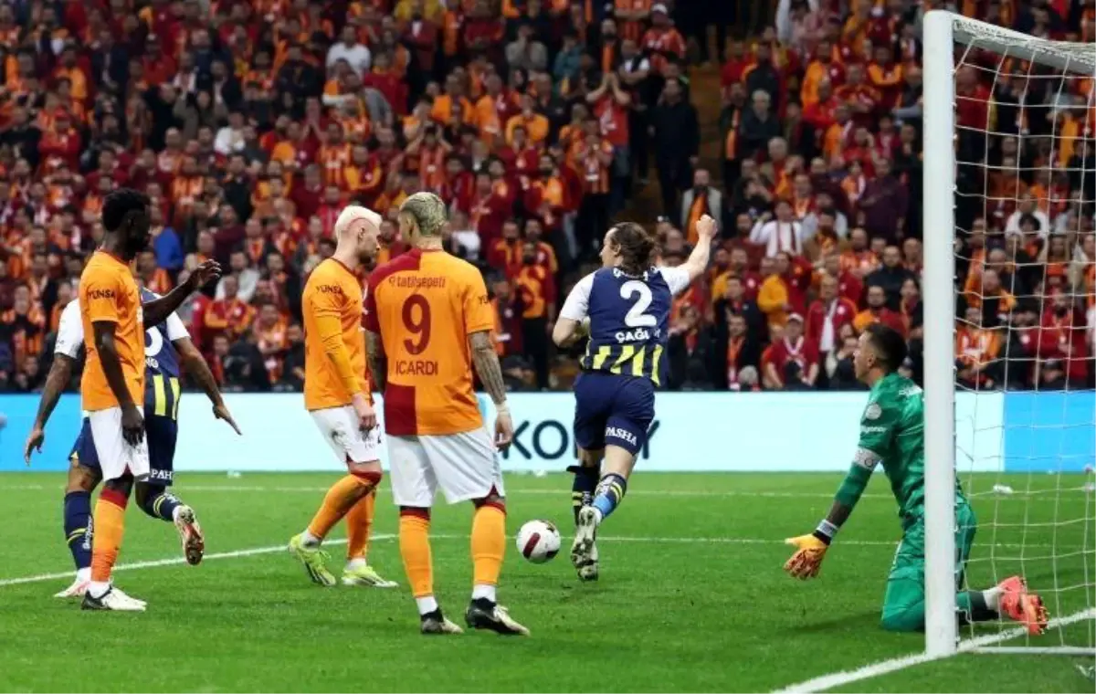 Galatasaray, Fenerbahçe\'ye 1-0 yenilerek şampiyonluğu kaçırdı