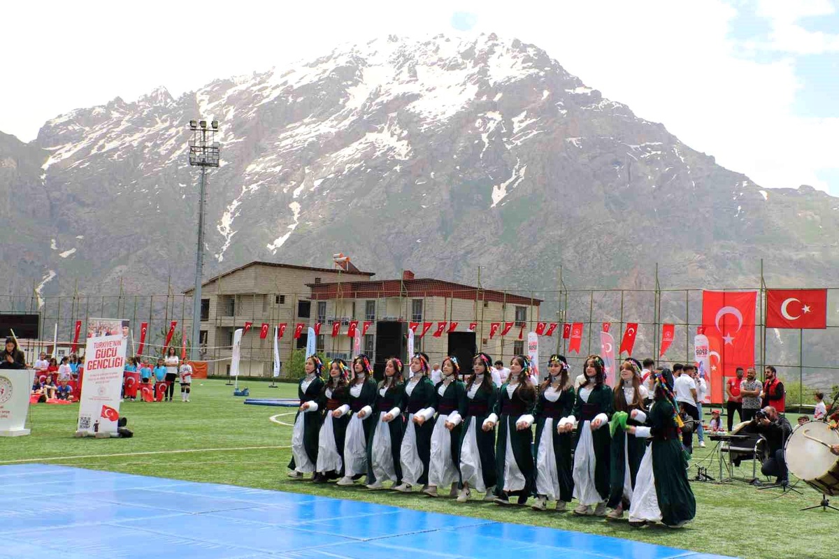 Hakkari\'de 19 Mayıs Atatürk\'ü Anma, Gençlik ve Spor Bayramı Kutlandı