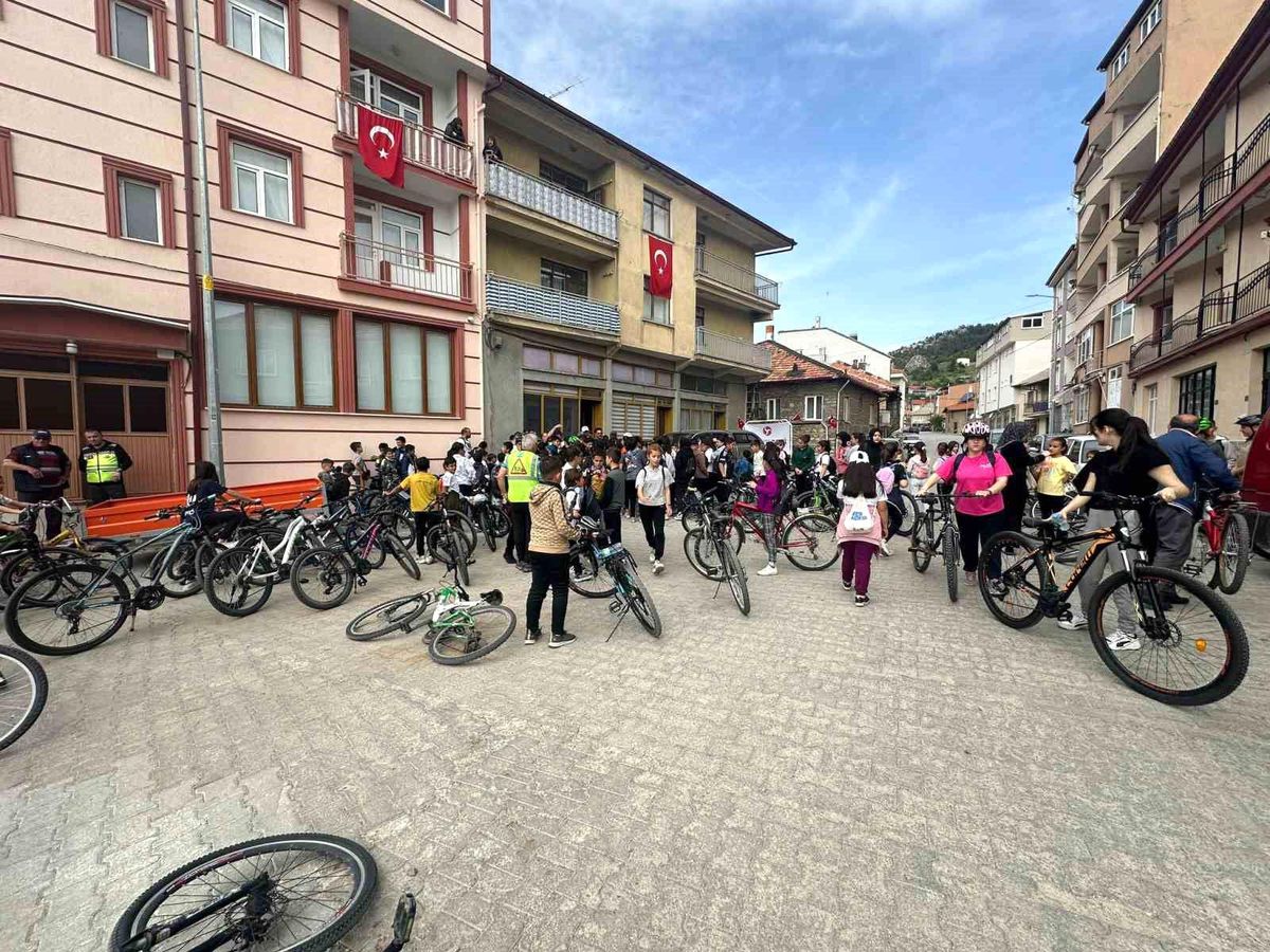 Huğlu Mahallesi\'nde Bisiklet Turu Düzenlendi