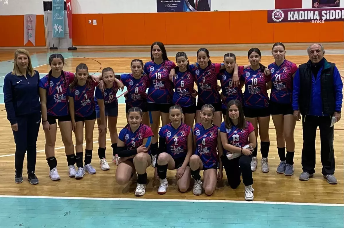 Efes Selçuk Salon Sporları Kulübü Voleybol Takımı Şampiyon Oldu