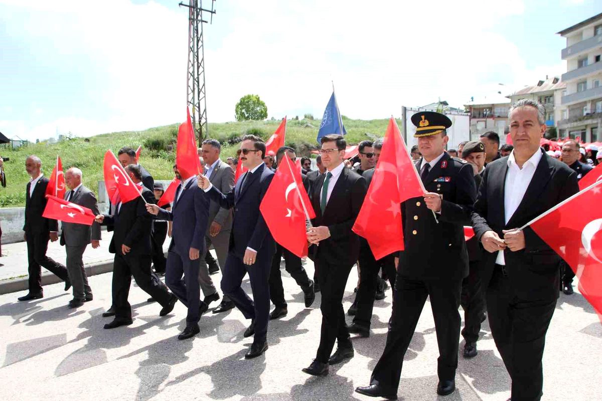 Muş\'ta 19 Mayıs Atatürk\'ü Anma, Gençlik ve Spor Bayramı Coşkuyla Kutlandı
