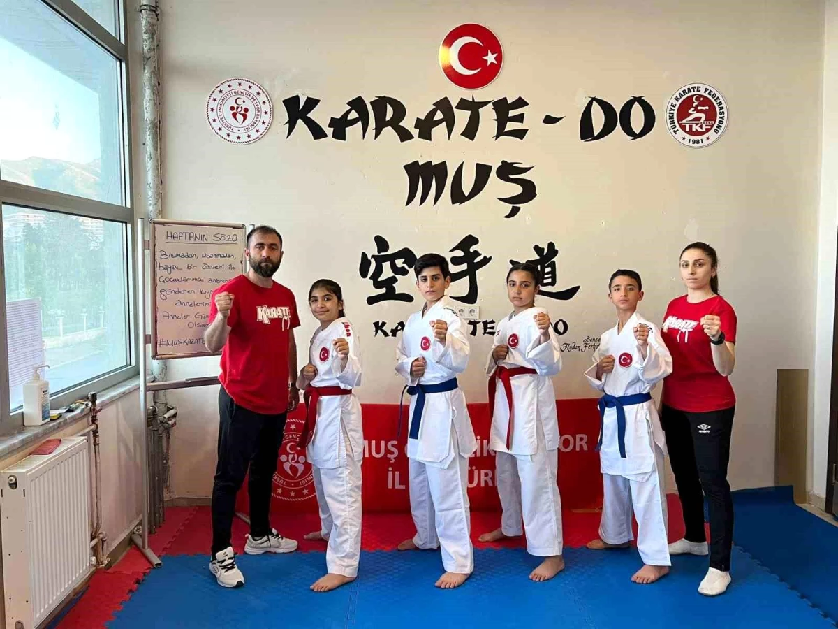 Muşlu sporcular İstanbul\'da Balkan Çocuklar Karate Şampiyonasında Türkiye\'yi temsil edecek
