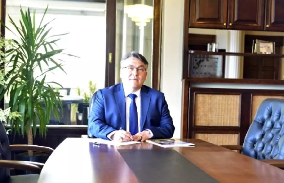 Zonguldak Bülent Ecevit Üniversitesi Rektörü 19 Mayıs\'ı Kutladı