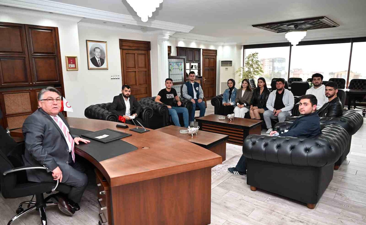 ZBEÜ Rektörü Prof. Dr. İsmail Hakkı Özölçer, Ombudsman Topluluğu üyelerini kabul etti
