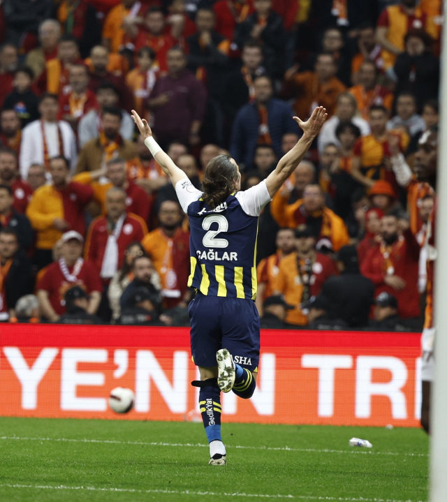 Şampiyonluk son haftaya kaldı! Fenerbahçe, Galatasaray'ı deplasmanda 1-0 yendi