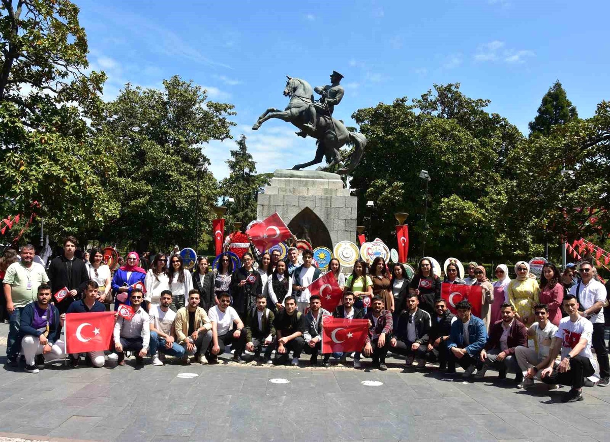 Şehitkamil Belediyesi, 100 Genç ile Samsun\'a Tarihi Gezi Düzenledi