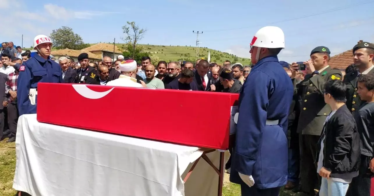 Kıbrıs\'ta trafik kazası geçiren Uzman Çavuş Yozgat\'ta son yolculuğuna uğurlandı