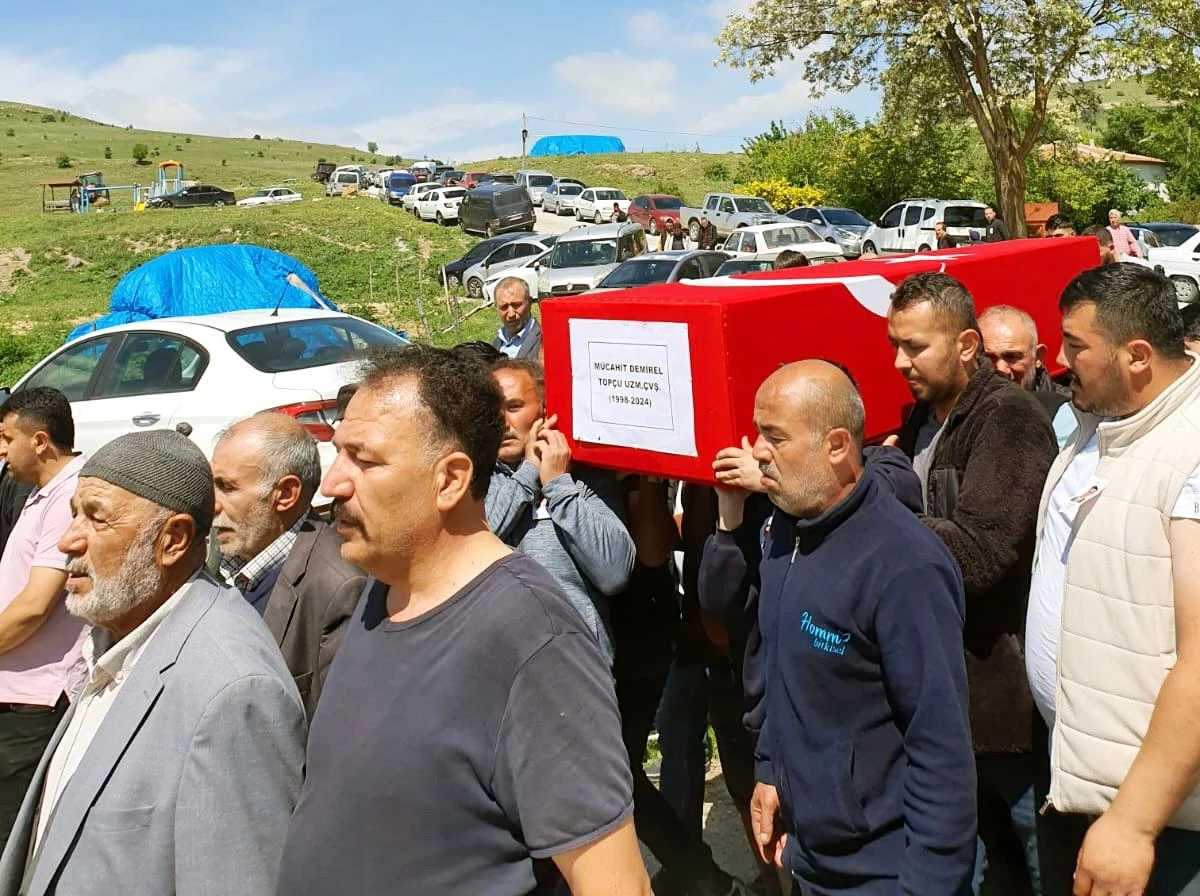Kıbrıs\'ta trafik kazası geçiren Uzman Çavuş Yozgat\'ta son yolculuğuna uğurlandı